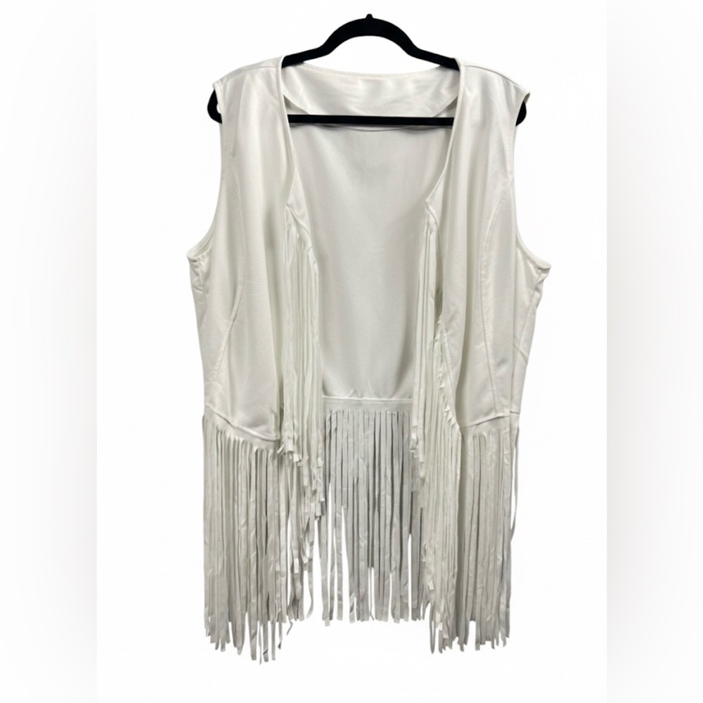 NWOT BoHo White open-front vest featuring a fringed hem